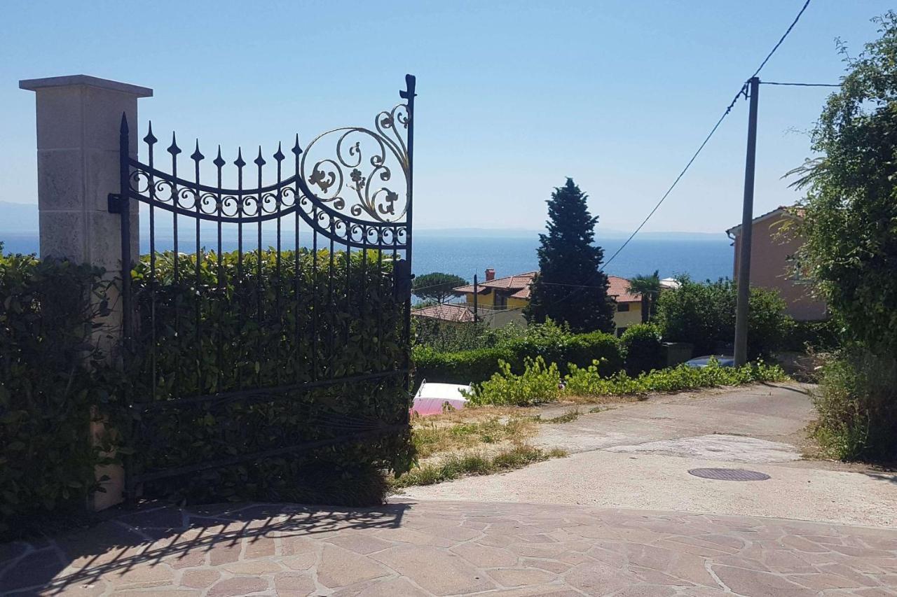 Family Friendly Apartments With A Swimming Pool Lovran, Opatija - 14178 エクステリア 写真