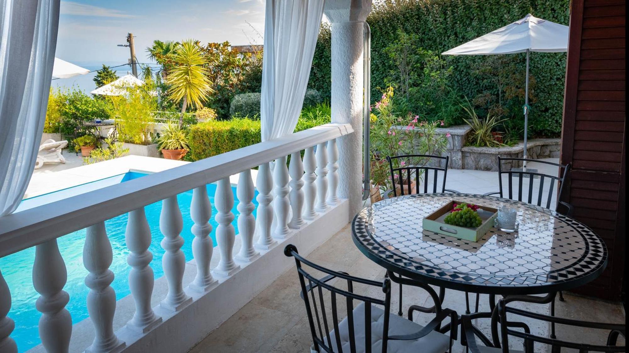 Family Friendly Apartments With A Swimming Pool Lovran, Opatija - 14178 エクステリア 写真